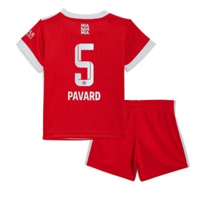 Bayern Munich Benjamin Pavard #5 kläder Barn 2022-23 Hemmatröja Kortärmad (+ korta byxor)